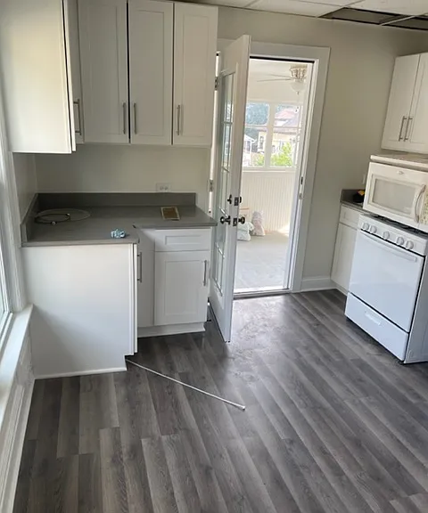 448 Weston Ave — Photo 11