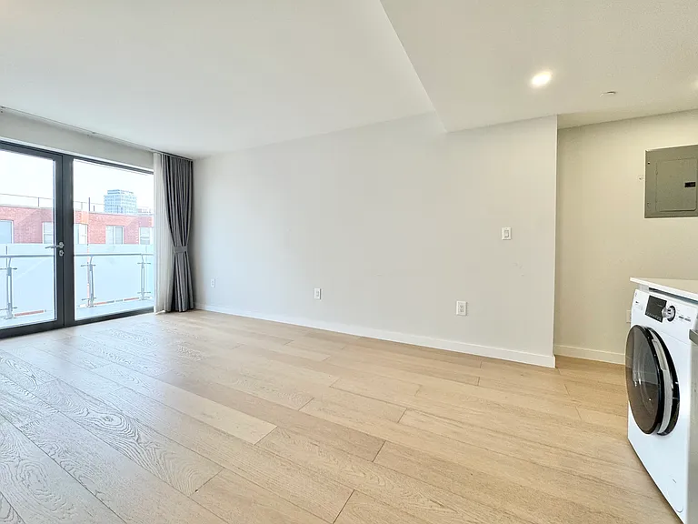 136-80 41st Ave #6F — Photo 7