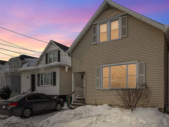 5th image of 272 Fenton St Unit 1