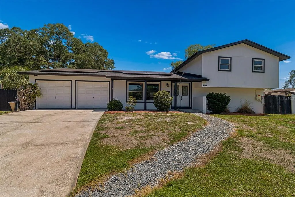4 bed, 3.0 bath, 1958 sqft, $3,750 — Photo 3