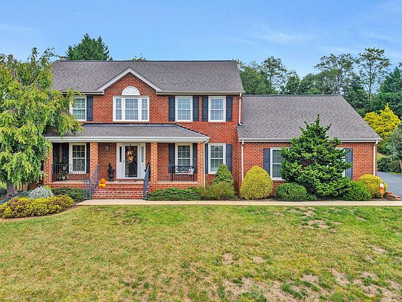 3rd image of 5031 Labradore Dr