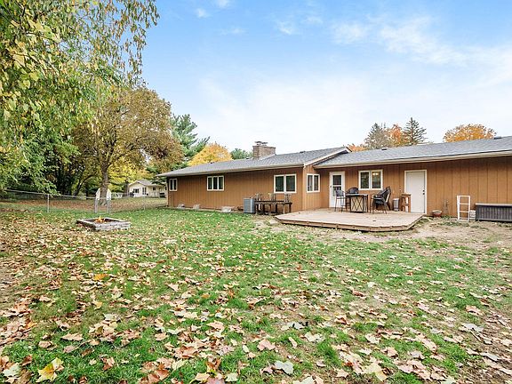 3rd image of 974 Hillbrook Dr