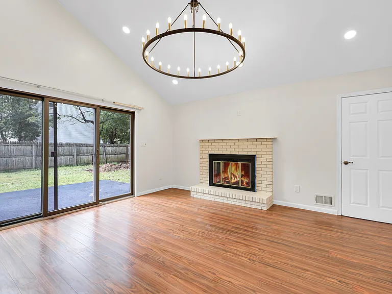 19 Pierson Dr — Photo 11