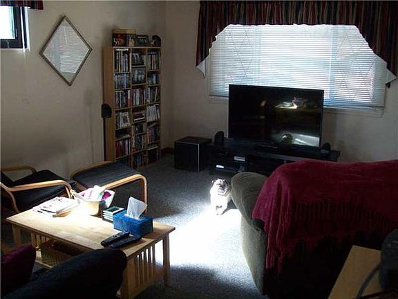 4th image of 250 Kingston Dr