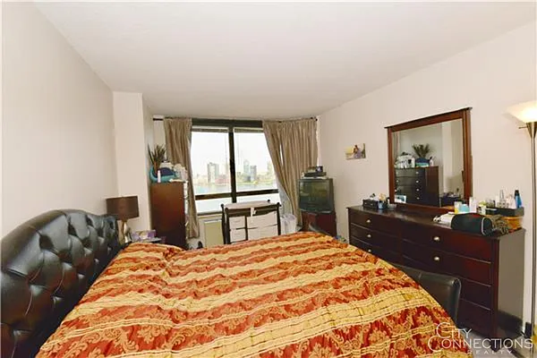 Rented by City Connections Realty | media 3