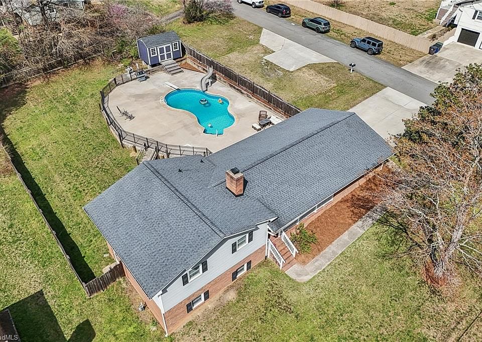 1st image of 660 S Peace Haven Rd