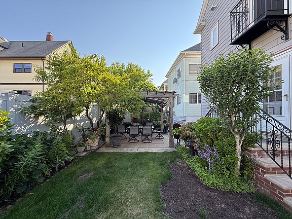 5th image of 40 Bowdoin St