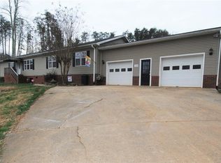 1095 Clayton Rd, Pinnacle, NC 27043