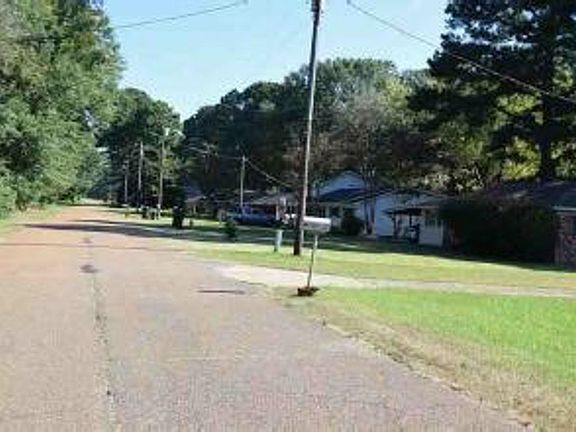 Exterior Neighborhood (street photo)
