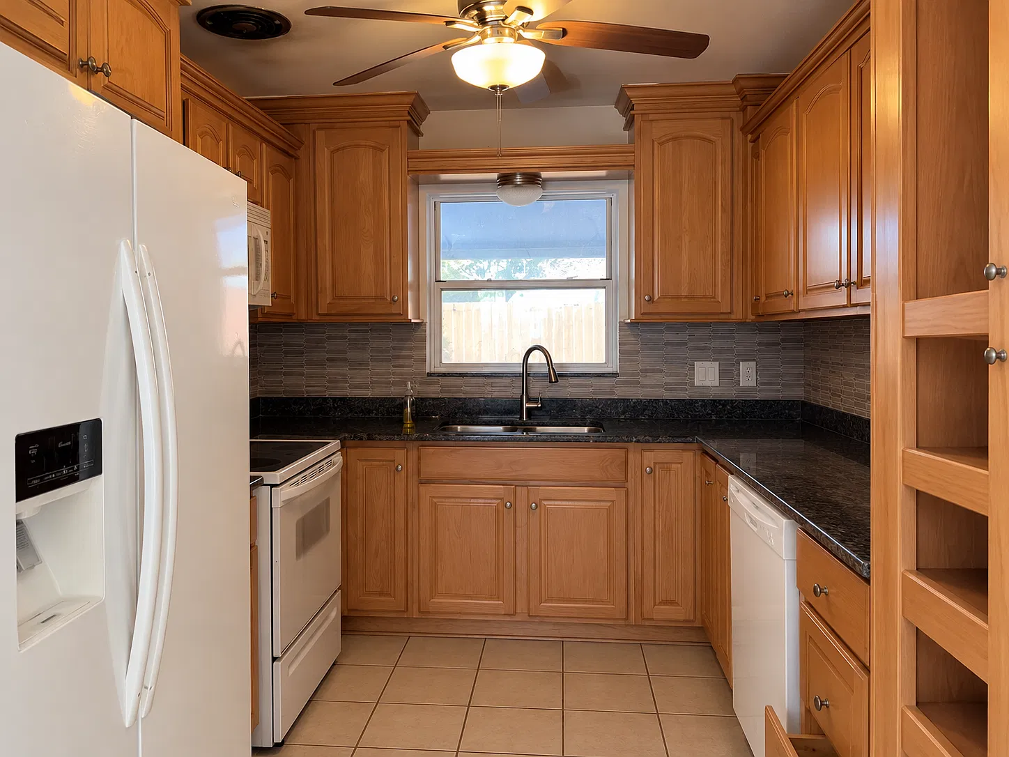 3 bed, 1612 sqft, $2,680 — Photo 4