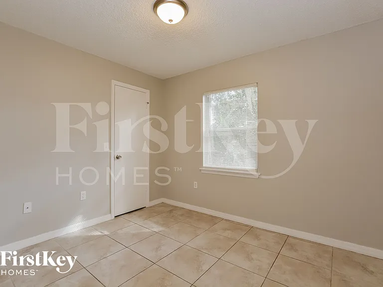 3414 Cove Ct W — Photo 14