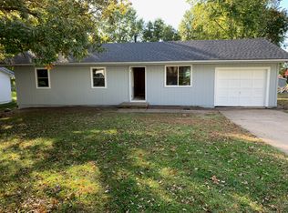 2004 Willow St, Higginsville, MO 64037