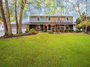 250 Plymouth Dr, Bay Village, OH