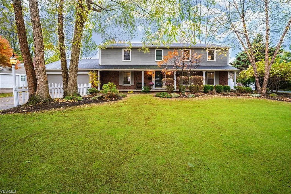 250 Plymouth Dr photo 1