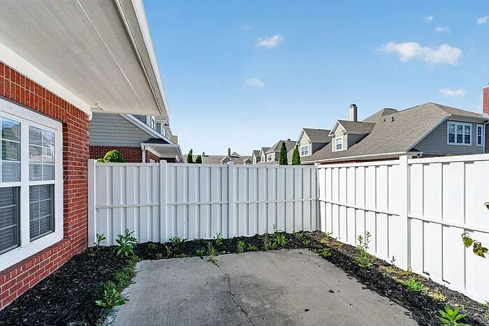 15552 Smithfield Dr — Photo 37