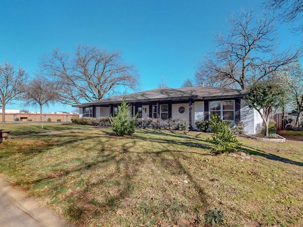 820 Bedford Ct W, Hurst, TX 76053
