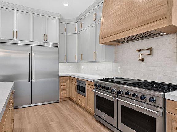 5th image of 522 E Weatherby Way