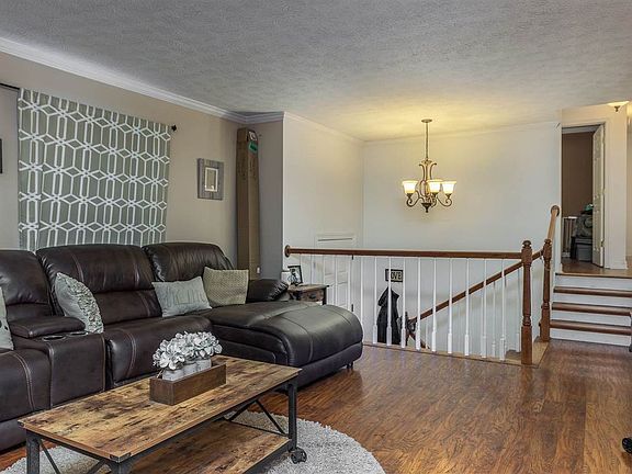 5th image of 1700 Seven Oaks Dr