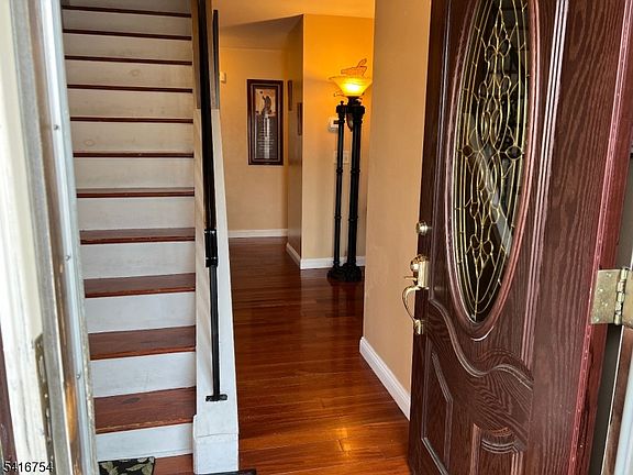 2nd image of 415 Wheatsheaf Rd