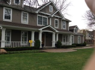 2925 Manor Dr, Northbrook, IL