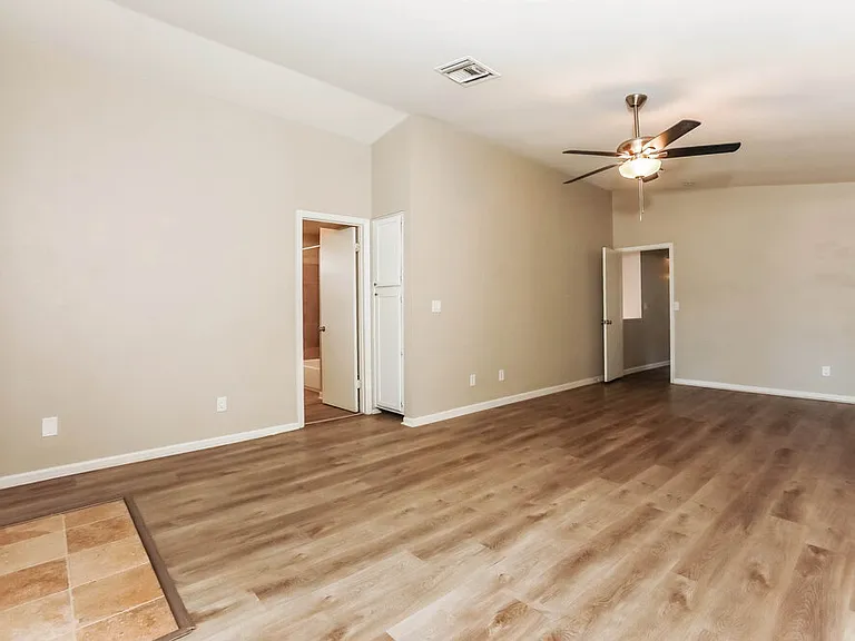 5330 E Fairfield St — Photo 5