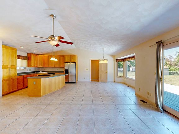 4th image of 5204 Jenkins Dr