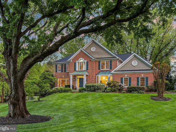 10605 Dogwood Farm Ln, Great Falls, VA 22066