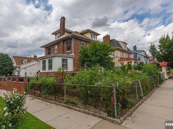 2nd image of 300-302 Ridge Street