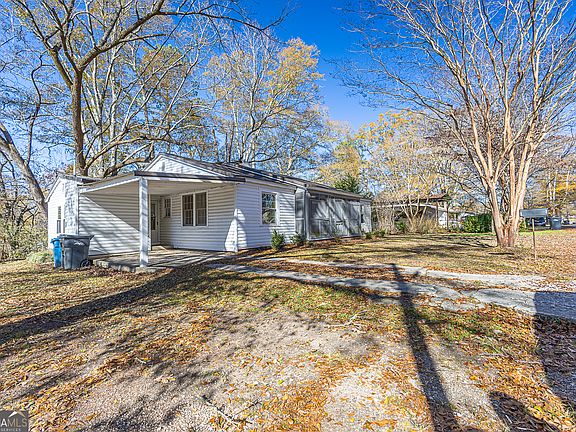 2nd image of 180 Bennett St