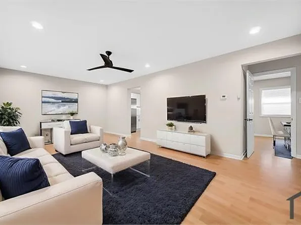 11701 S Campbell Ave, Chicago, IL 60655