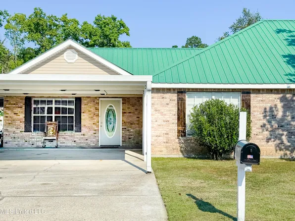 806 Kyle Cir, Waveland, MS 39576