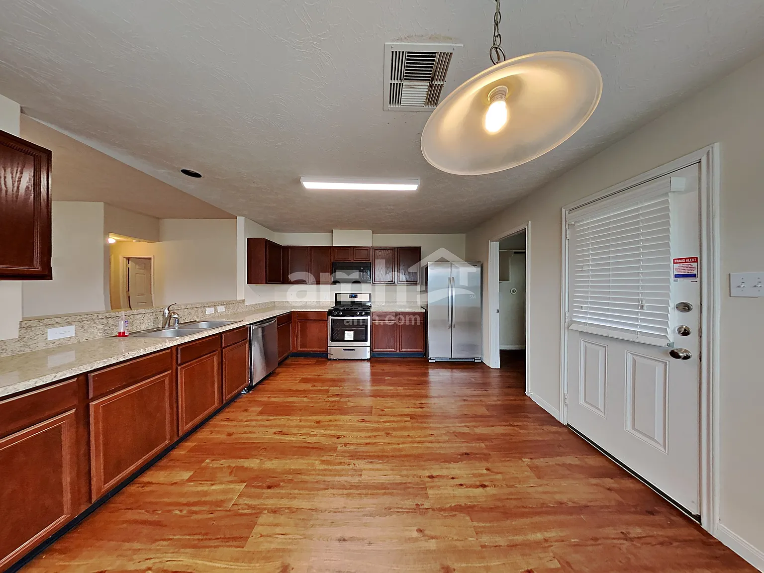 3 bed, 2.0 bath, 1455 sqft, $1,875 — Photo 3