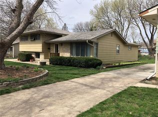 3835 Bel Aire Rd, Des Moines, IA 50310