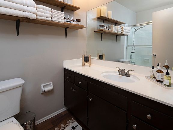 4th image of 2821 Morena Blvd #13
