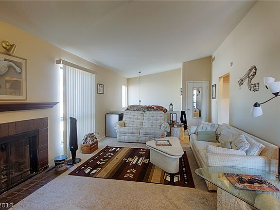 3rd image of 1303 Capri Dr APT A