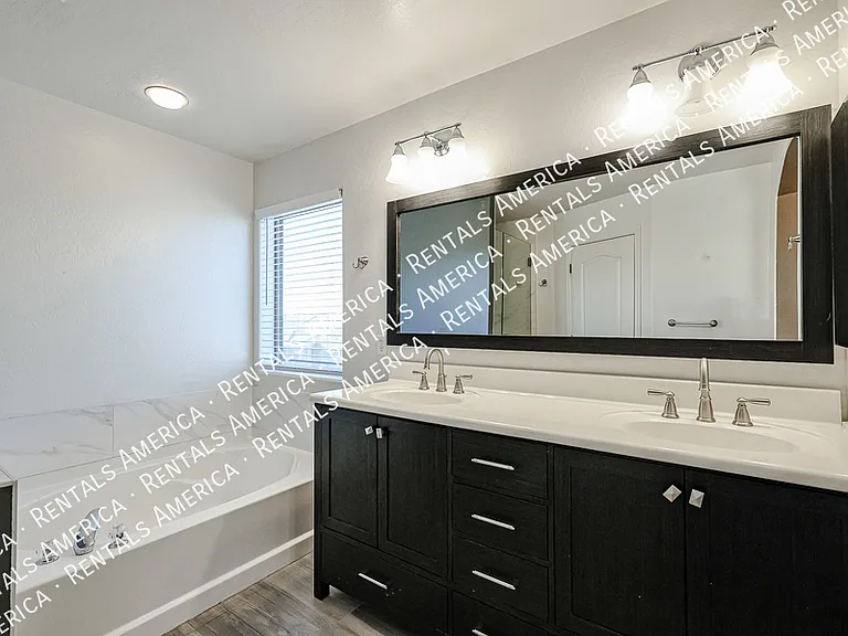 2614 W Florentine Rd — Photo 35