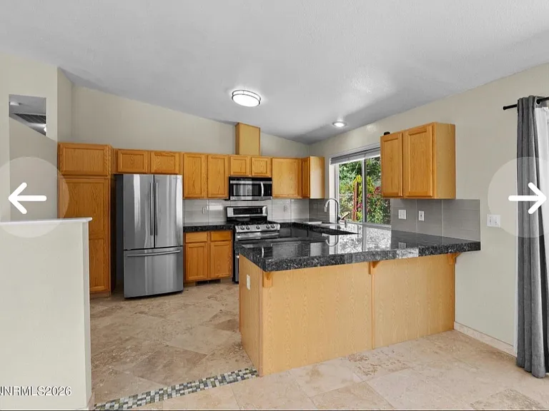 695 Kane Ct — Photo 2
