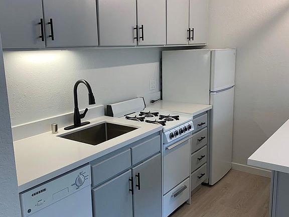 5th image of 2620 Sacramento St