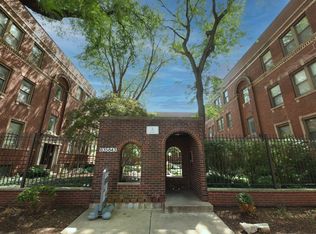 Barry Quad, Chicago, IL 60657