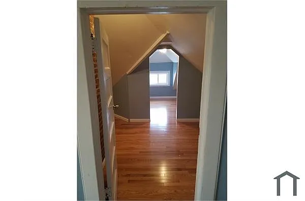 Building Photo - 84 2nd St #2