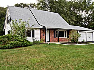 83 Glenview Ln, Willingboro, NJ 08046