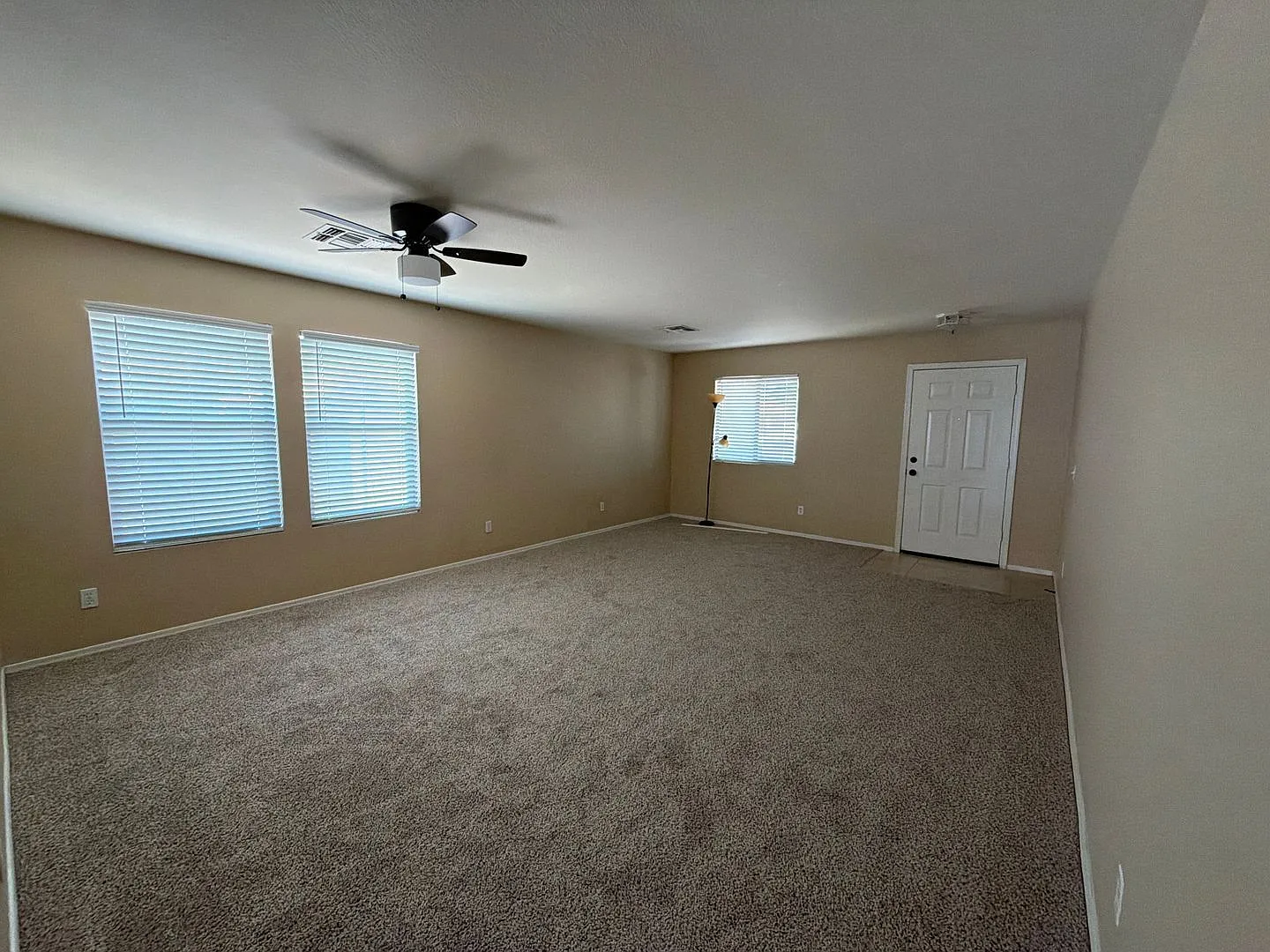 4 bed, 2.0 bath, 1935 sqft, $2,000 — Photo 2