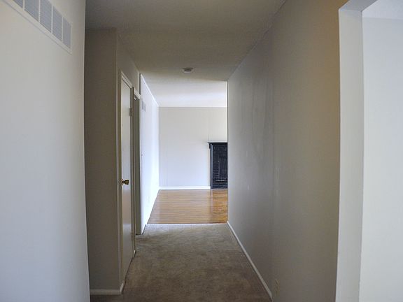5th image of 531 W 101st Ter