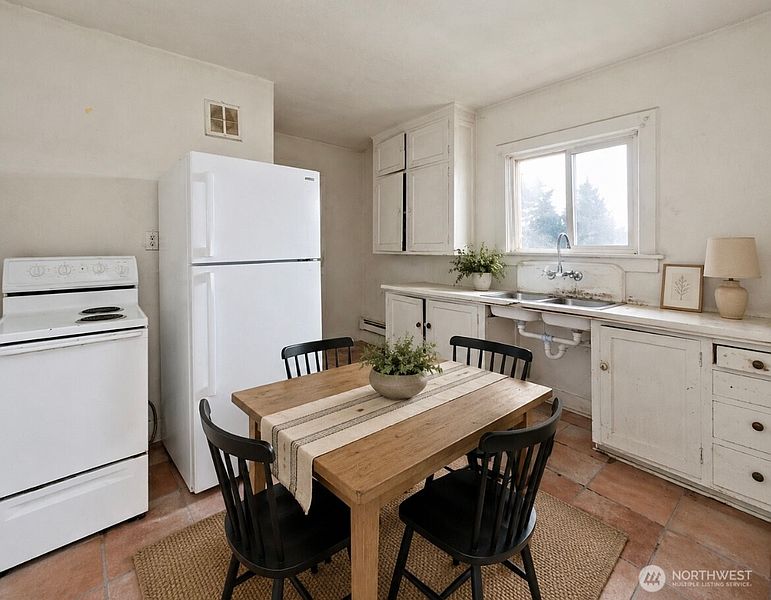 4th image of 9265 57th Avenue S