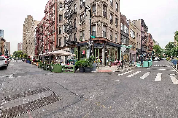 Rented by REAL New York | media 24