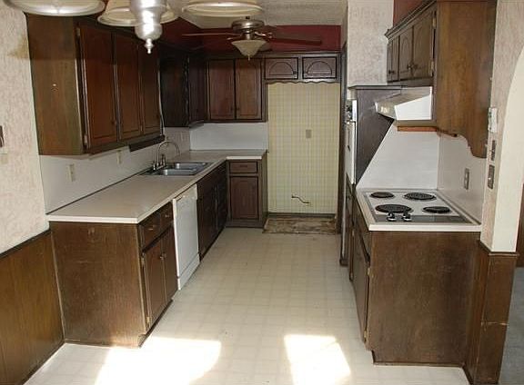 4th image of 1240 SW 92nd St