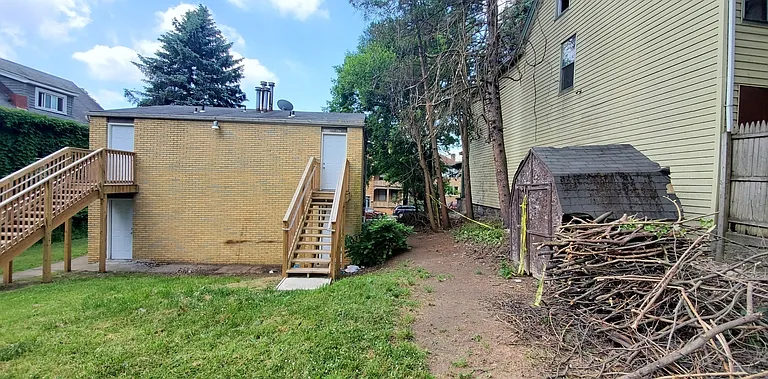 1023 Wallace Ave — Photo 5