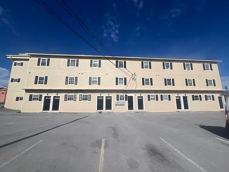 101 Thorn St #18 — Photo 13