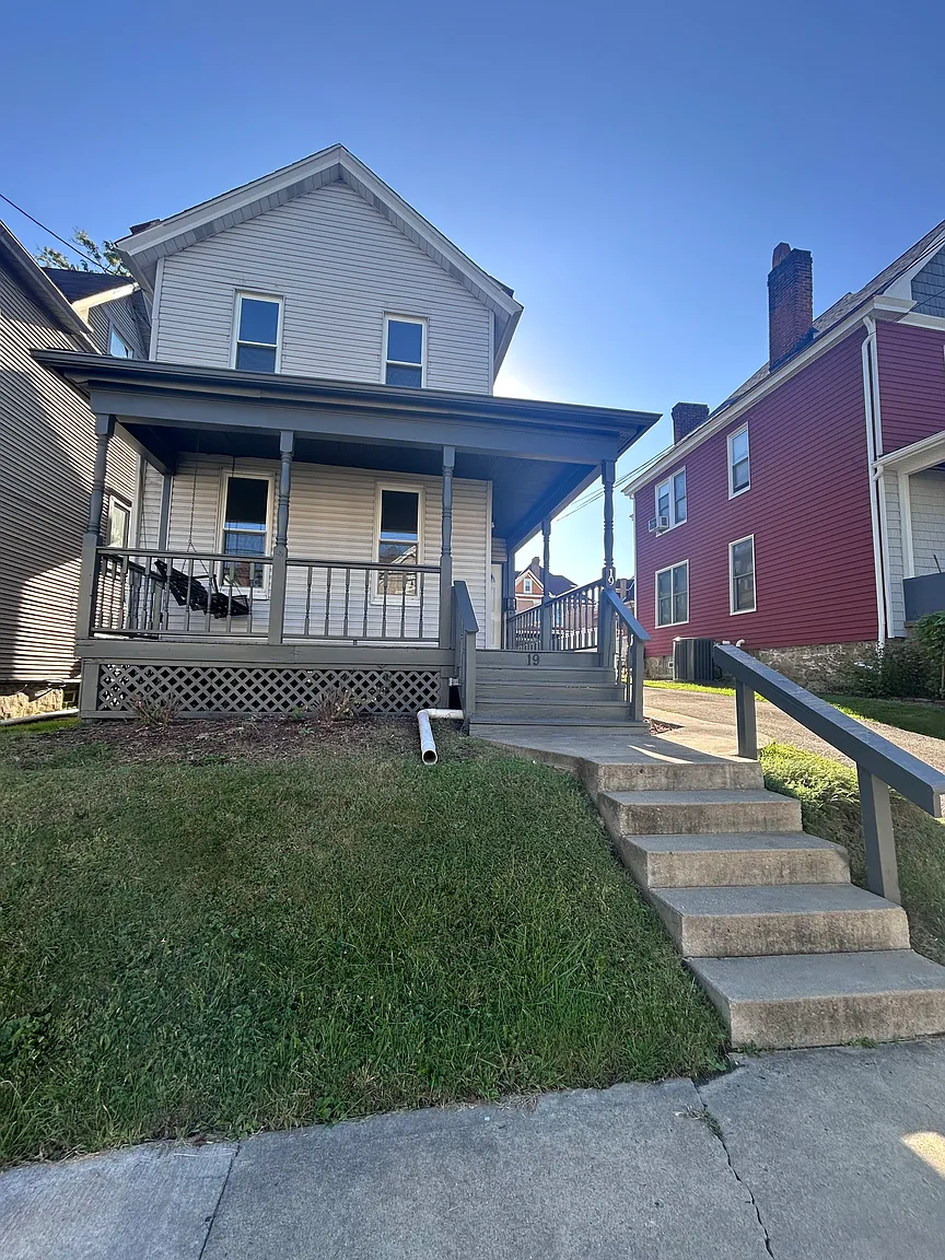 19 Hawthorne Ave photo 1