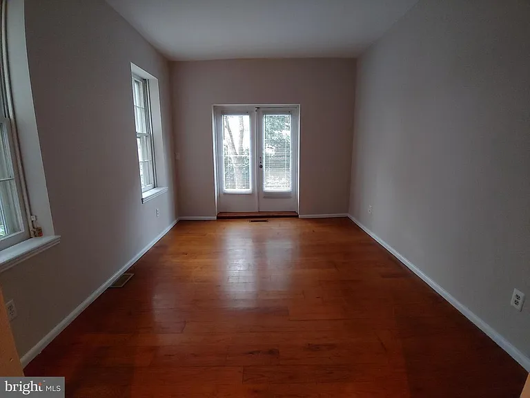 Livingroom (unfurnished)